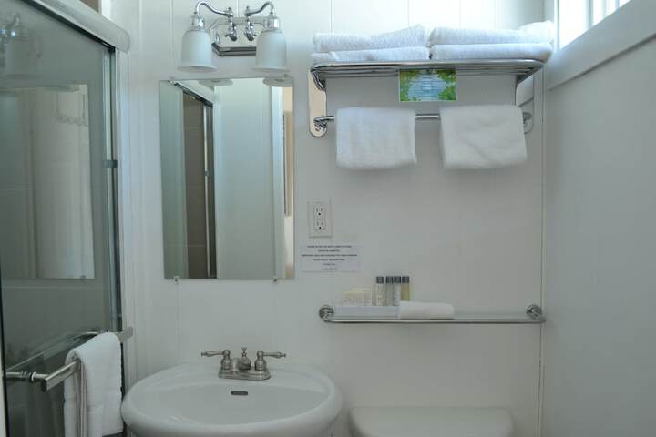 Room 21 of 34