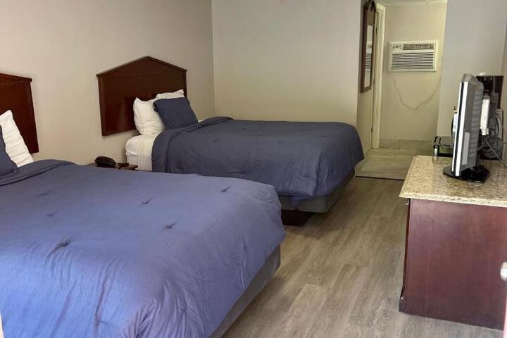 2 Queen Beds (1 of 5)