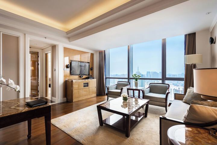 Room 51 of 122