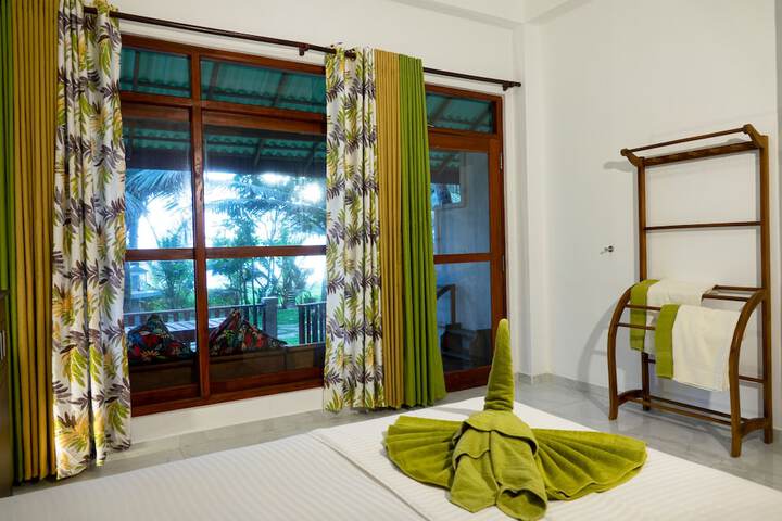 Room 5 of 12
