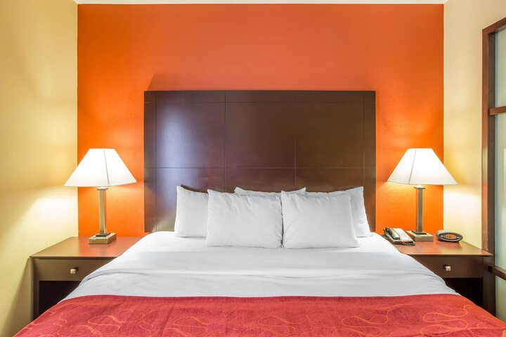 1 King Bed Suite (7 of 11)