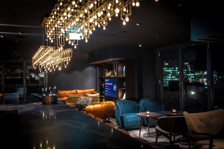 Lounge 37 of 50