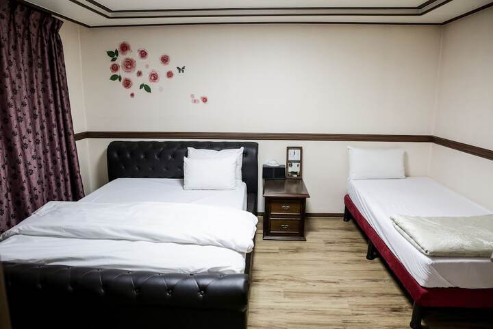 Room 4 of 39