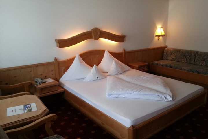 Room 4 of 32