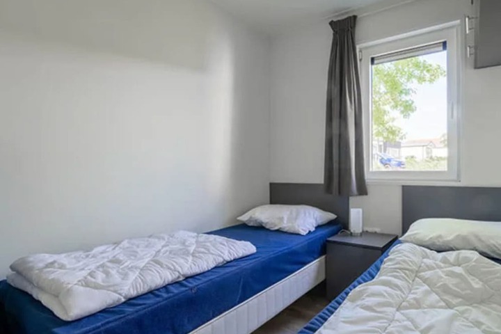 Room 2 of 40