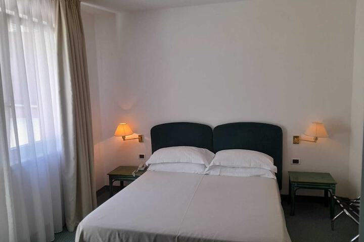Room 29 of 74