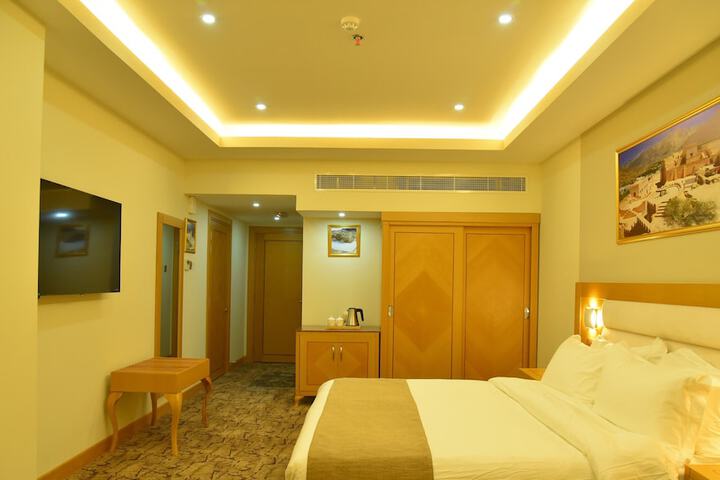 Room 19 of 33
