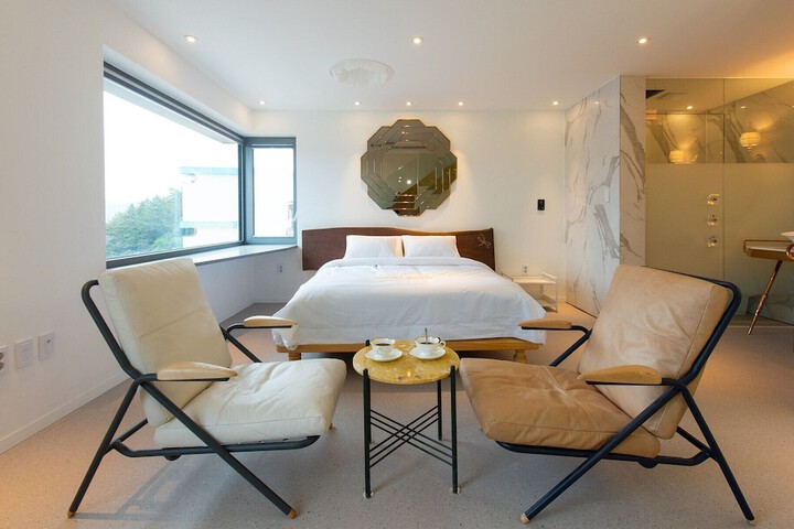 Room 51 of 82