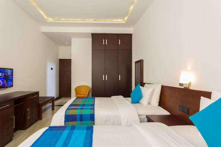 Room 8 of 33