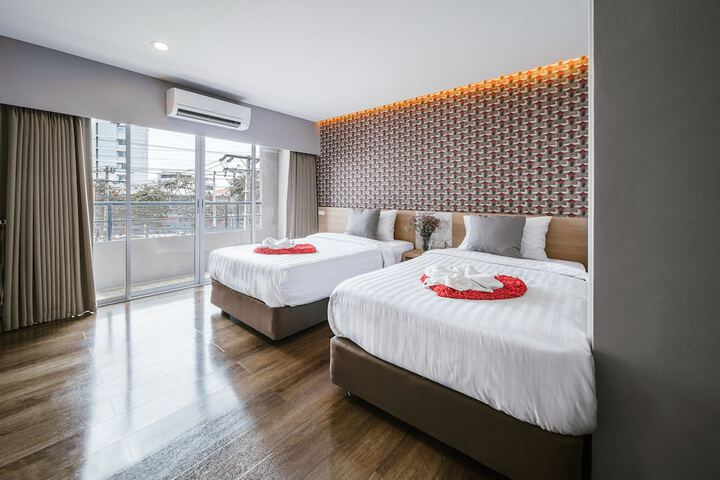 Room 8 of 17