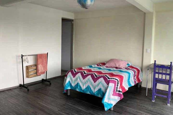 Room 4 of 32