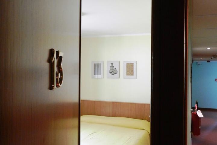 Room 16 of 62