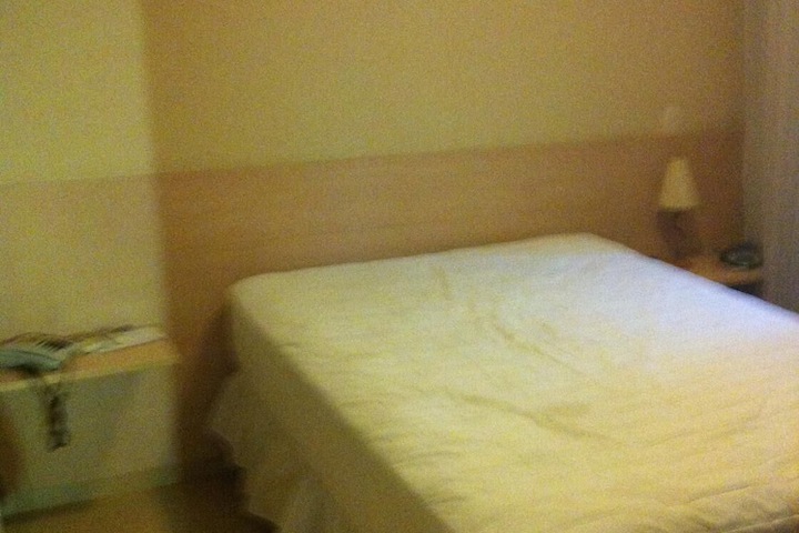 Room 9 of 31