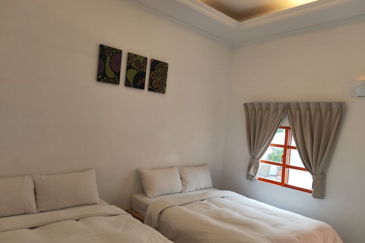 Room 3 of 18