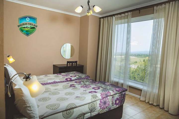 Room 2 of 32