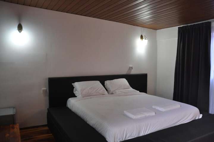 Room 32 of 64
