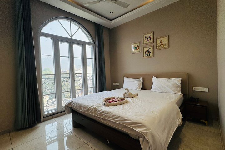 Room 8 of 13