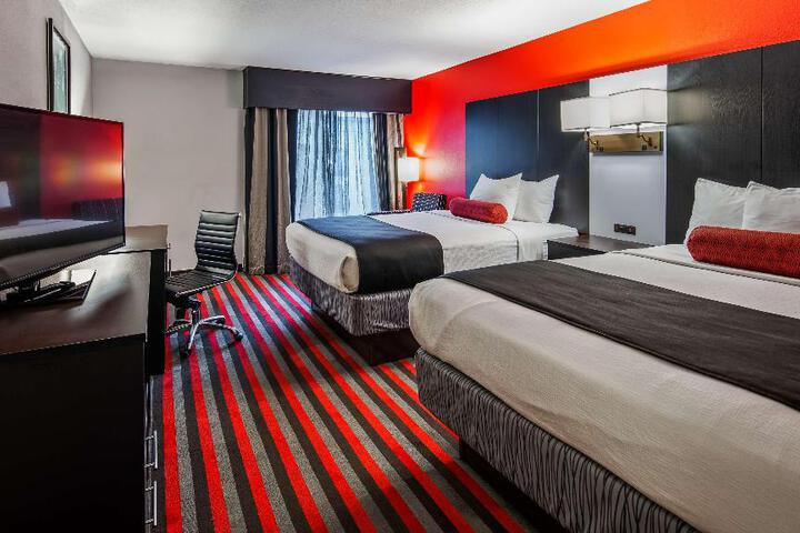 2 Queen Beds (6 of 13)