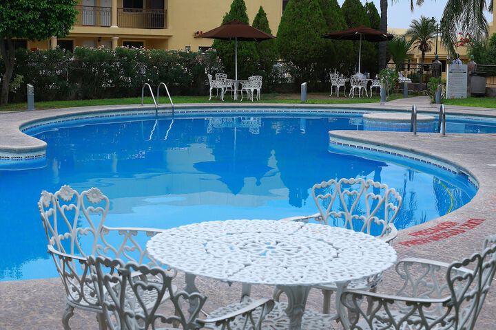 Pool Hotel