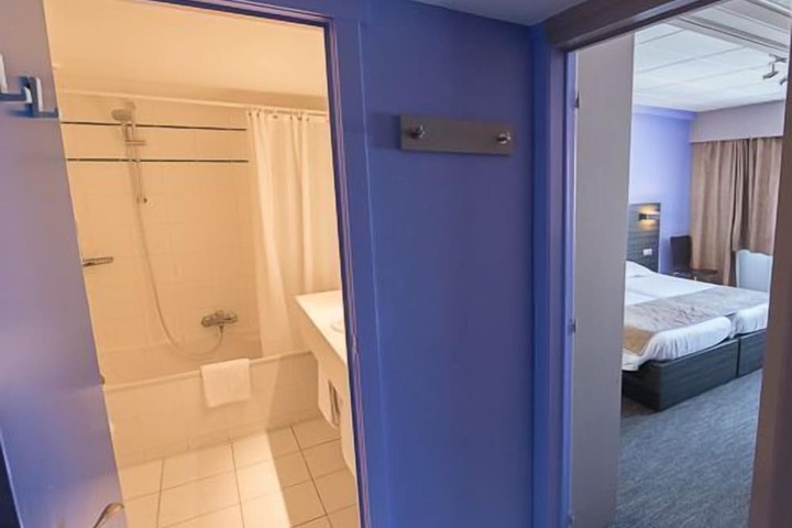 Room 14 of 42