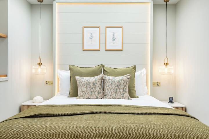 Room 3 of 38