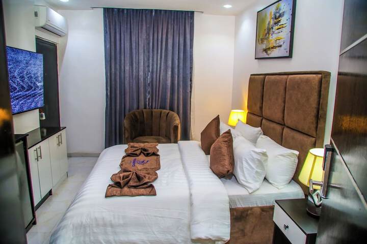 Room 27 of 65