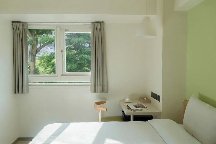 Room 32 of 62