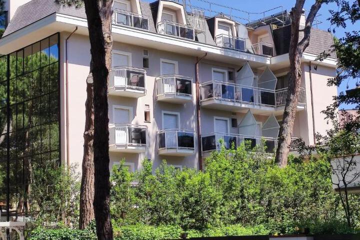 Exterior of Hotel Arlecchino