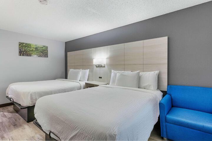1 King Bed Deluxe Room (9 of 10)