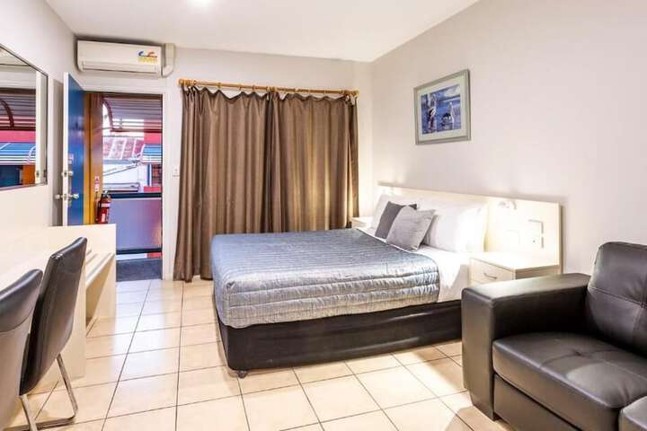 Room 4 of 43
