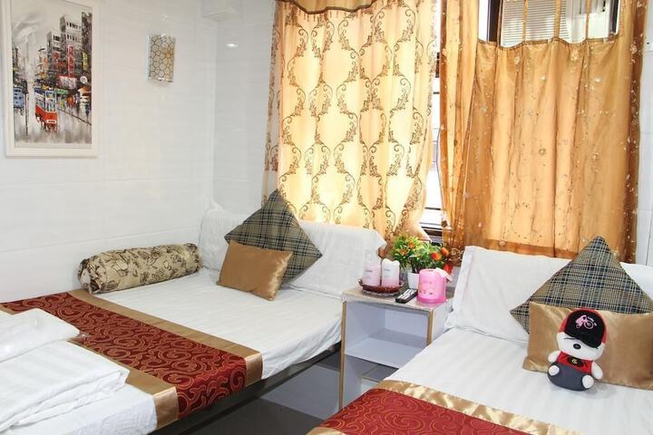 Room 12 of 48