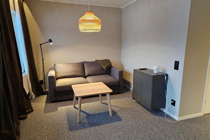 Room 8 of 18