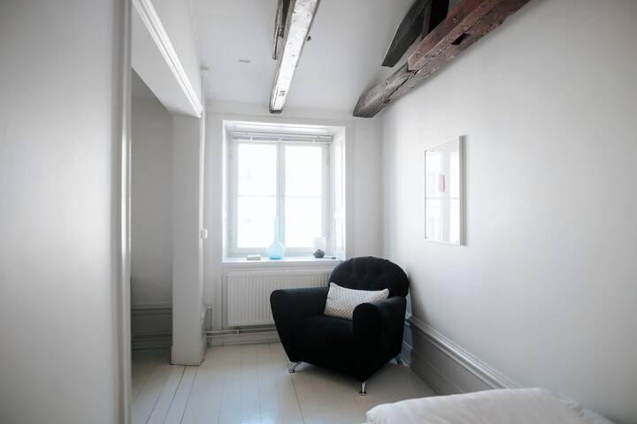 Room 5 of 108