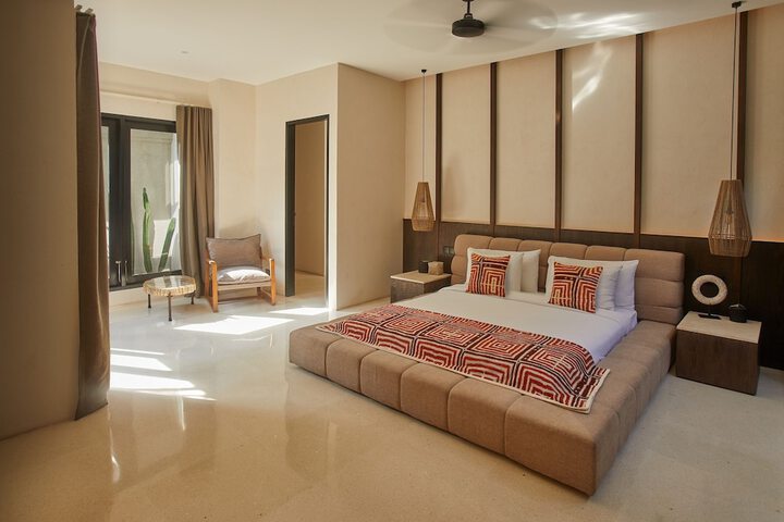 Room 9 of 33