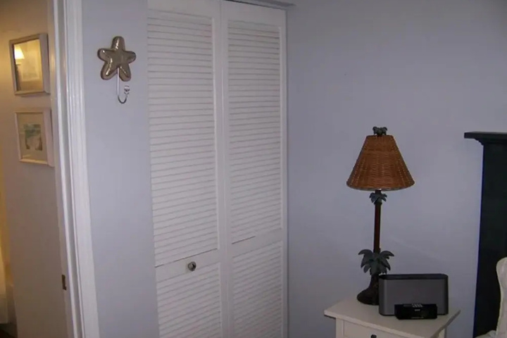 Room 4 of 15
