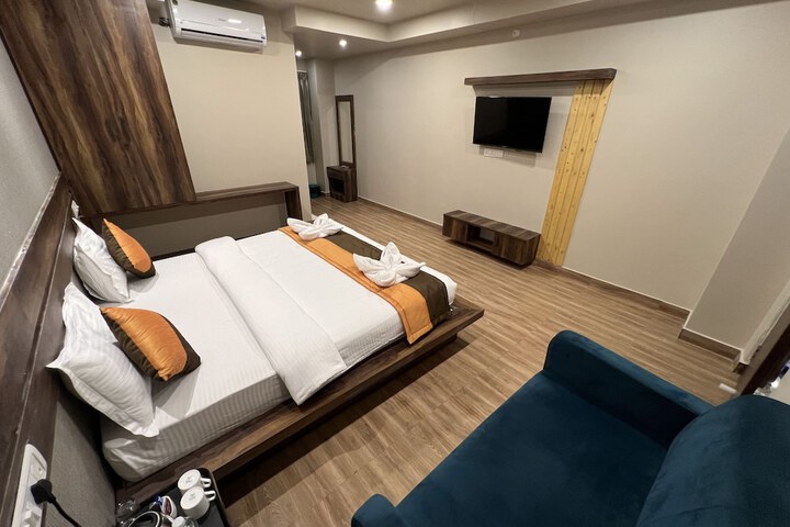 Room 2 of 17