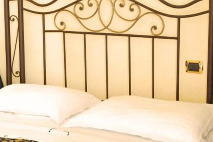 Room 9 of 14