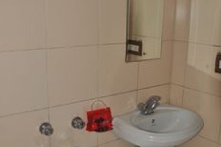 Room 4 of 25