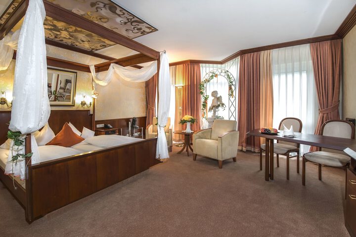 Room 6 of 42