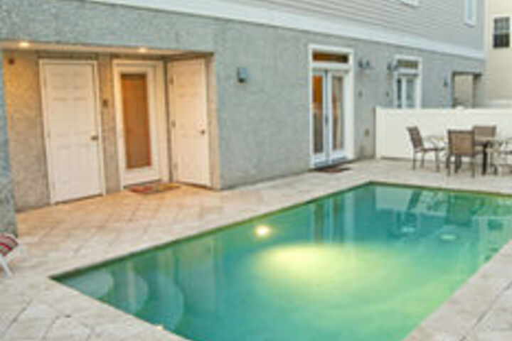 Pool 25 of 33