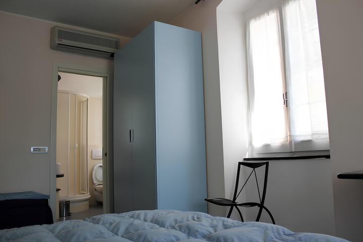 Room 2 of 6