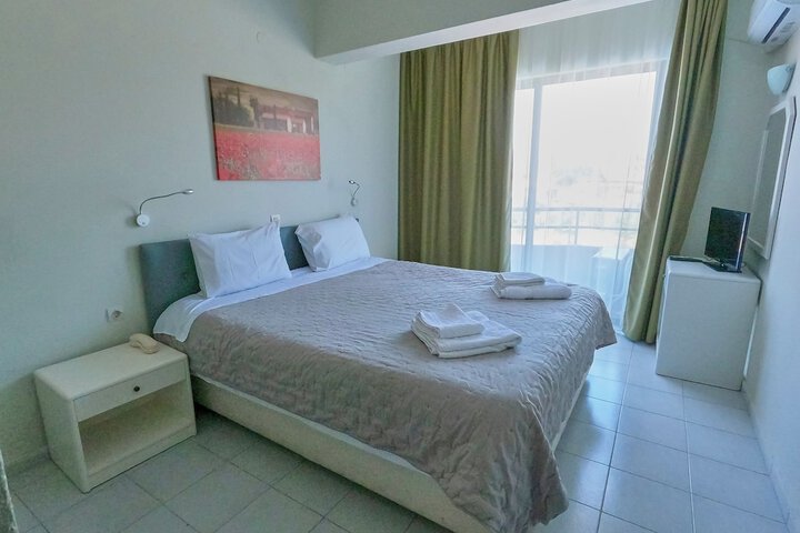 Room 12 of 24