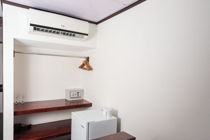 Room 32 of 136