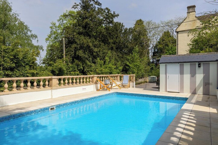 Pool 19 of 28