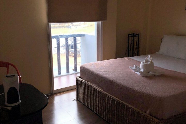 Room 10 of 21