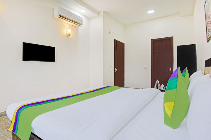 Room 25 of 36