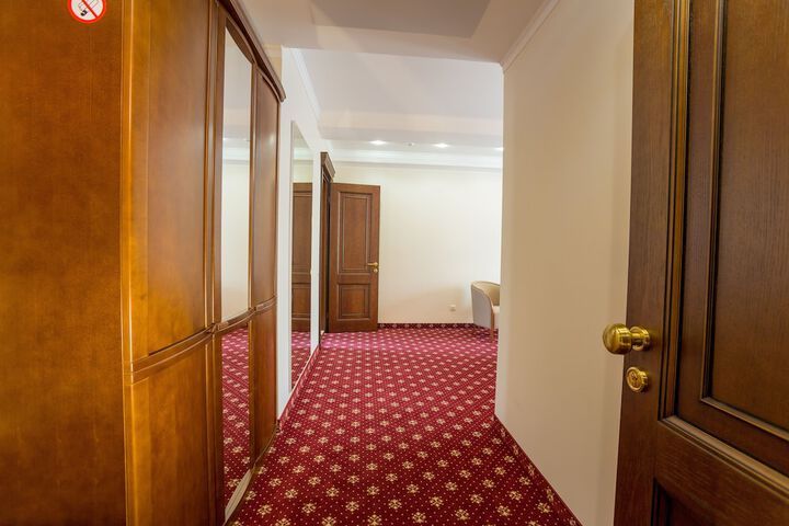 Room 10 of 49