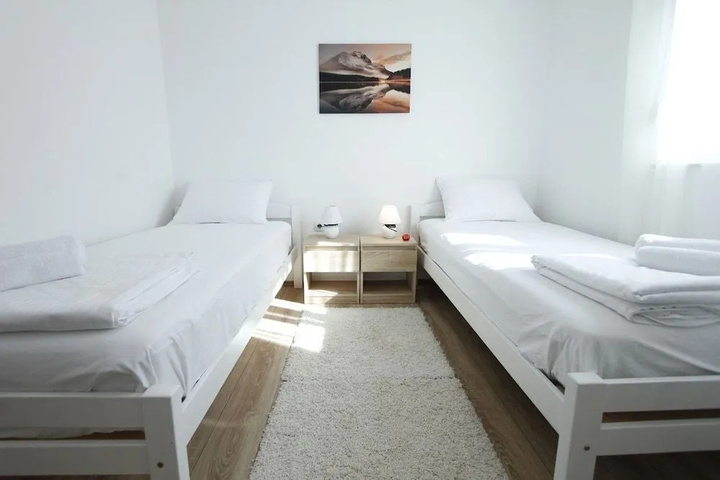 Room 5 of 18