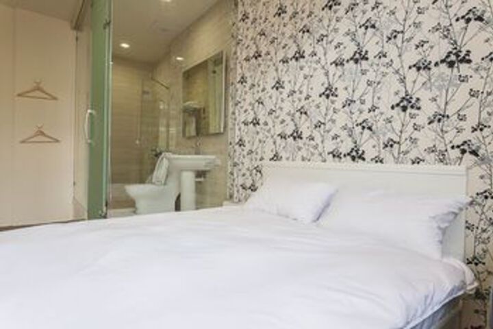 Room 8 of 24
