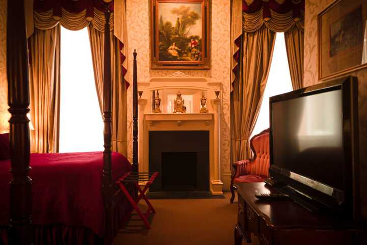 Room 22 of 142